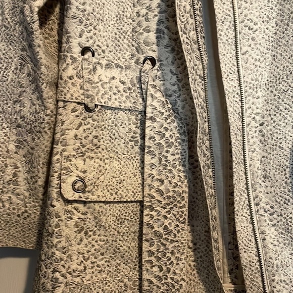 Chico’s women’s faux snakeskin trench coat jacket size small - Picture 3 of 10